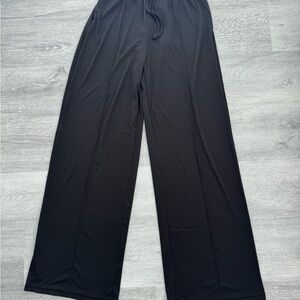 Chic Black Wide-Leg High-Waisted Pants
